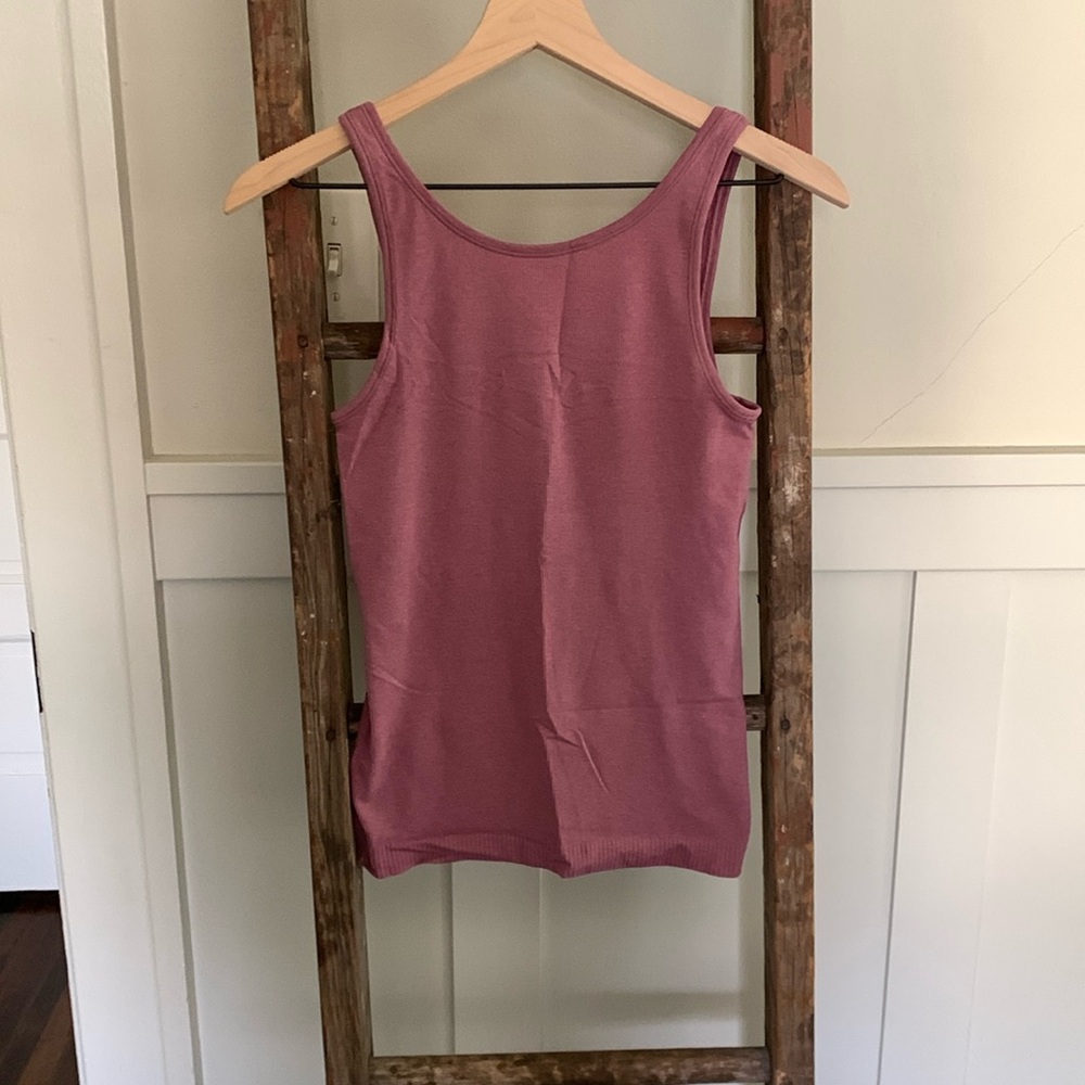 Lululemon mauve tank, size 6